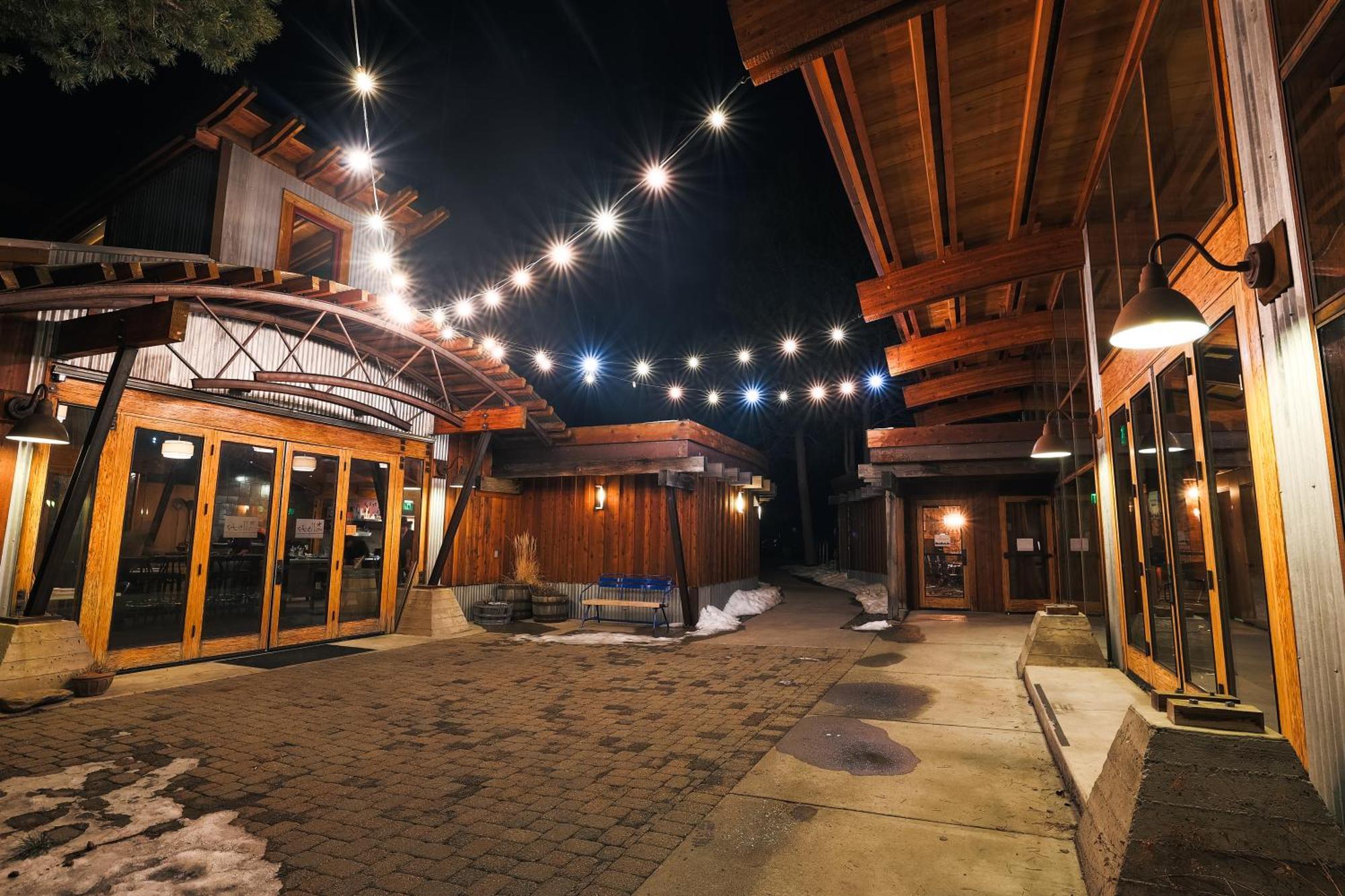 Gravity Haus Truckee-Tahoe Hotel Exterior photo